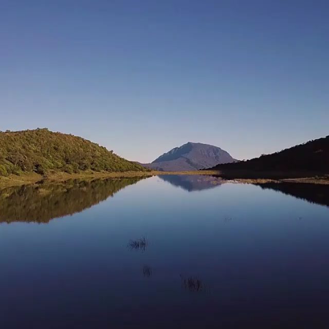 Photo Piton Argamasse: Une mare sur la route du volcan – dakour