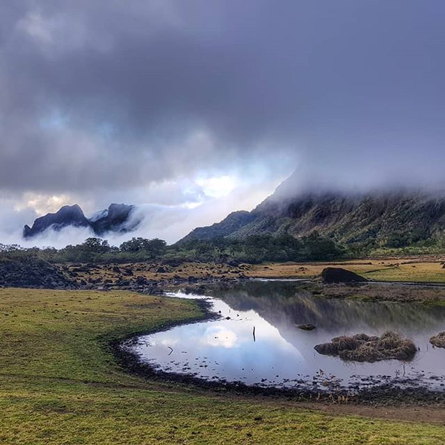 Photo Plateau de Kerval: Méditation en plein cirque de Mafate – Rivière des Galets