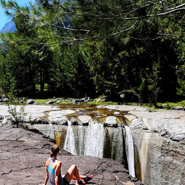 Trois roches: Une randonnée sportive à Mafate – Rivière des Galets