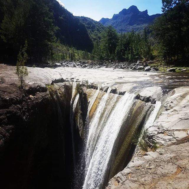 Photo Trois roches: Une randonnée sportive à Mafate – Rivière des Galets