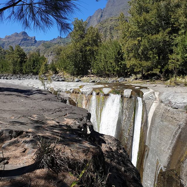 Photo Trois roches: Une randonnée sportive à Mafate – Rivière des Galets