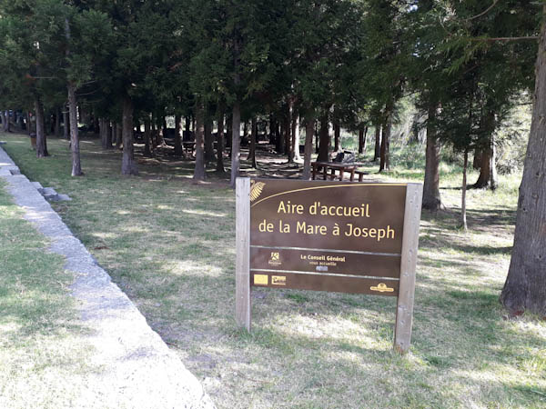 Photo Mare à Joseph   –   sud – Aire de pique-nique