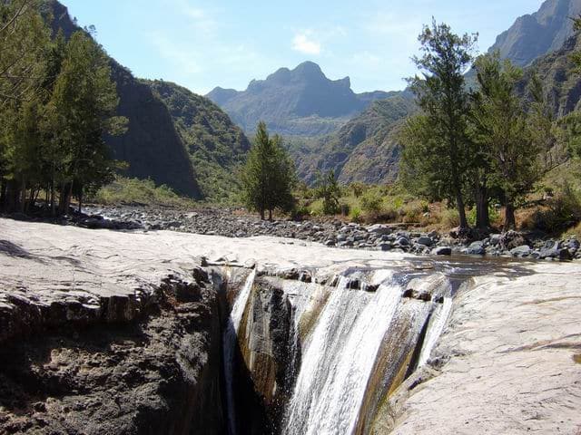 Du Maïdo à la cascade de Trois Roches par Roche Plate