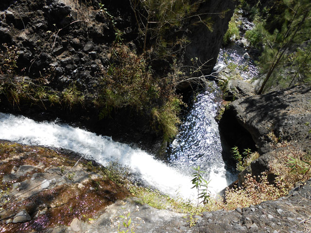 Le tour de Palmiste Rouge par le Piton Morel, Gros Galet et Bassin Ti Chien