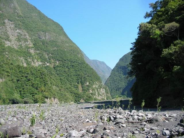 Roche Plate depuis Saint-Joseph par la Rivière des Remparts